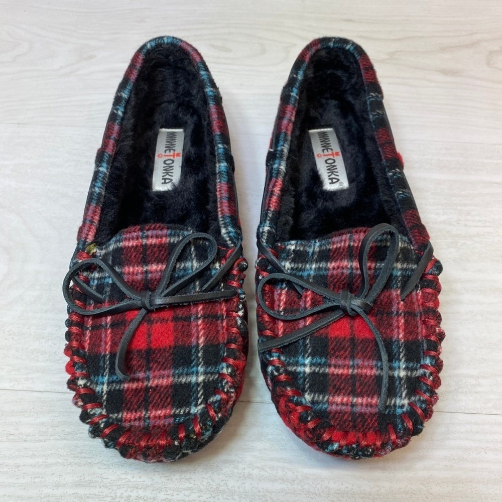 Minnetonka Womens 11 Moccasin Slippers Cally Red Black Plaid Wool Faux Fur 4415